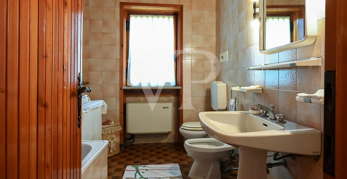 Agriculture of Excellence and Lifestyle: Unique Property with Vineyard and Land in Sossano