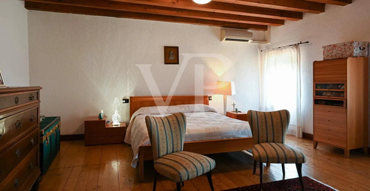 Agriculture of Excellence and Lifestyle: Unique Property with Vineyard and Land in Sossano