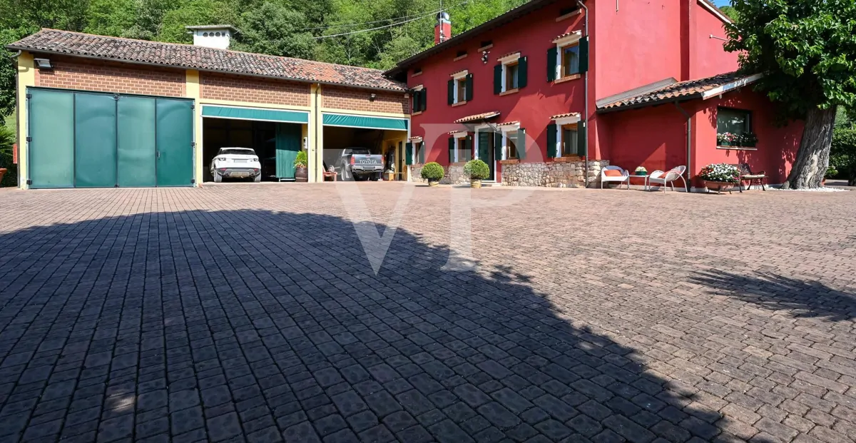 Agriculture of Excellence and Lifestyle: Unique Property with Vineyard and Land in Sossano