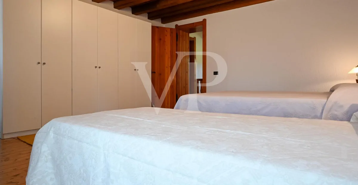 Agriculture of Excellence and Lifestyle: Unique Property with Vineyard and Land in Sossano