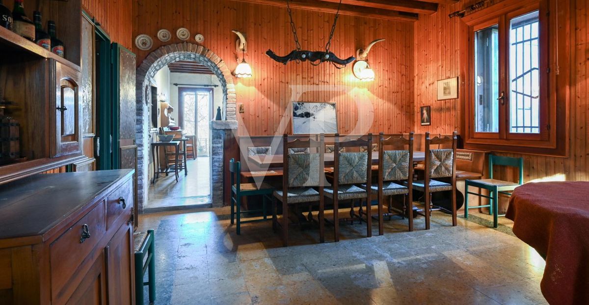 Historisches Bauernhaus mit großem Volumen und außergewöhnlichem Potenzial