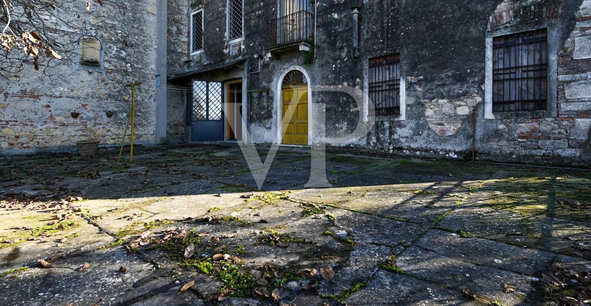Historisches Bauernhaus mit großem Volumen und außergewöhnlichem Potenzial