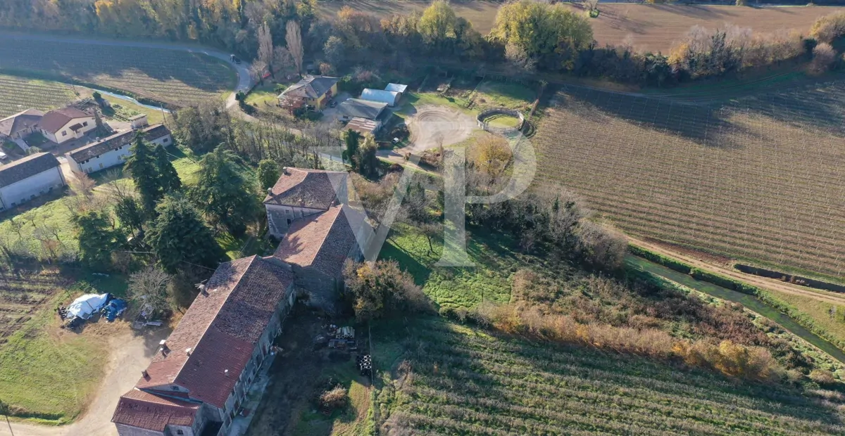 Masía histórica de grandes volúmenes y extraordinario potencial