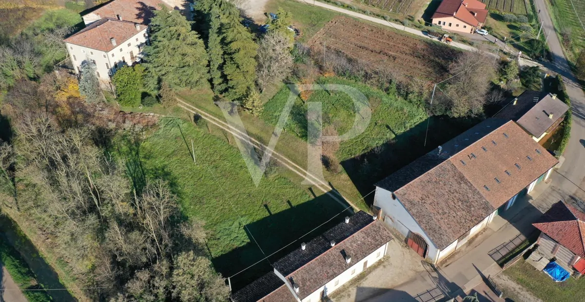 Masía histórica de grandes volúmenes y extraordinario potencial