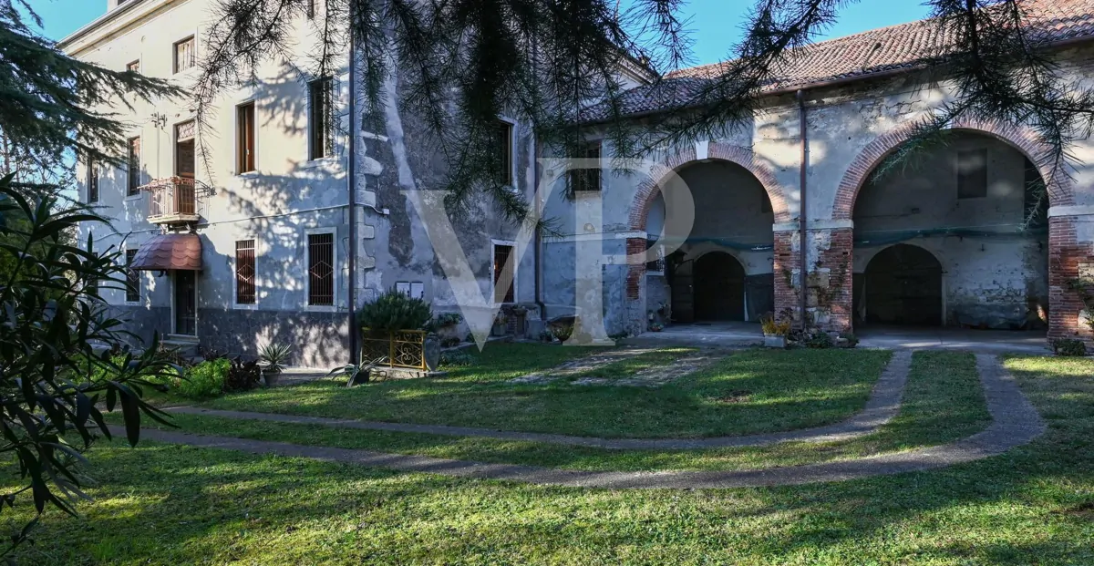 Masía histórica de grandes volúmenes y extraordinario potencial