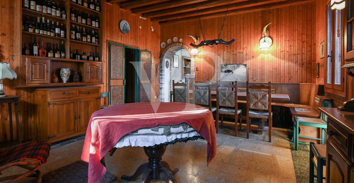 Historisches Bauernhaus mit großem Volumen und außergewöhnlichem Potenzial