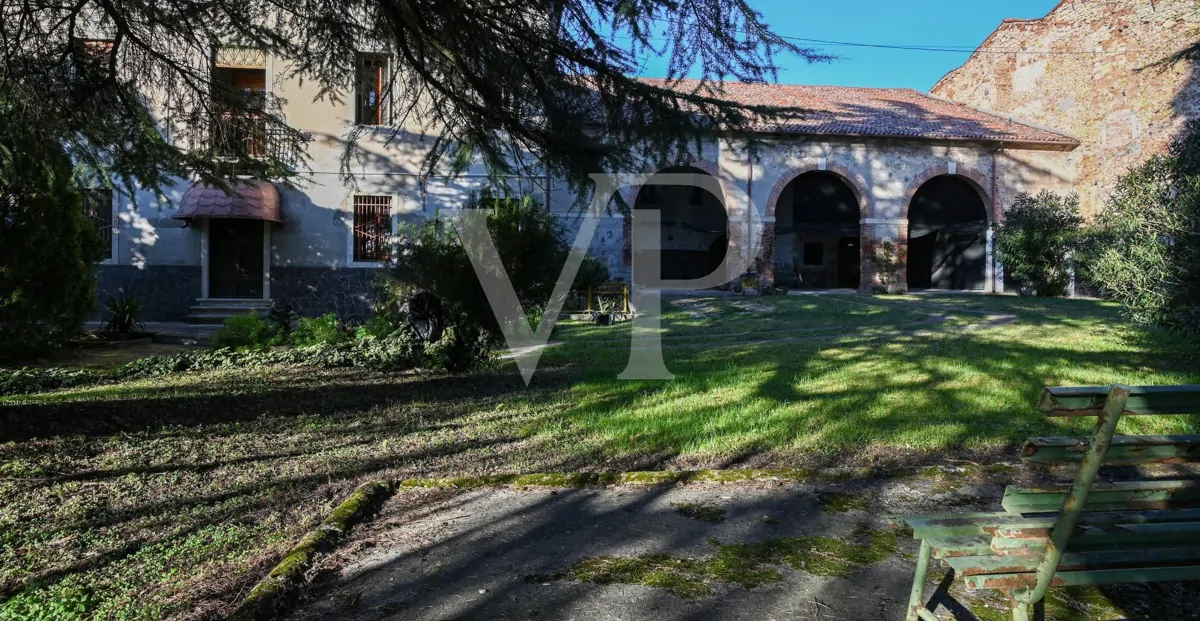 Masía histórica de grandes volúmenes y extraordinario potencial