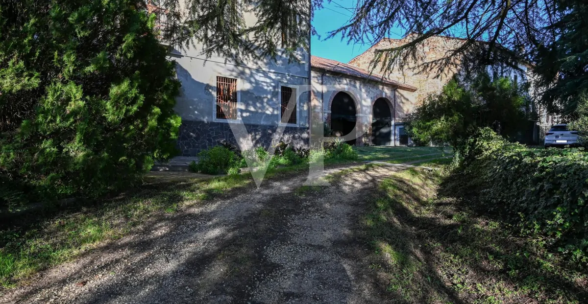 Masía histórica de grandes volúmenes y extraordinario potencial