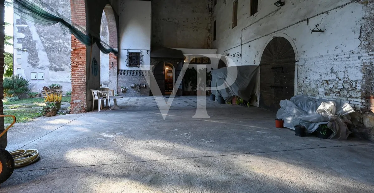 Masía histórica de grandes volúmenes y extraordinario potencial