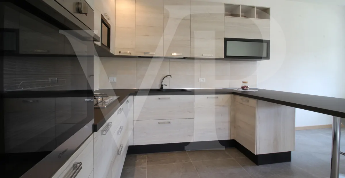 Full renovated - Semi-detached villa with private garden and access