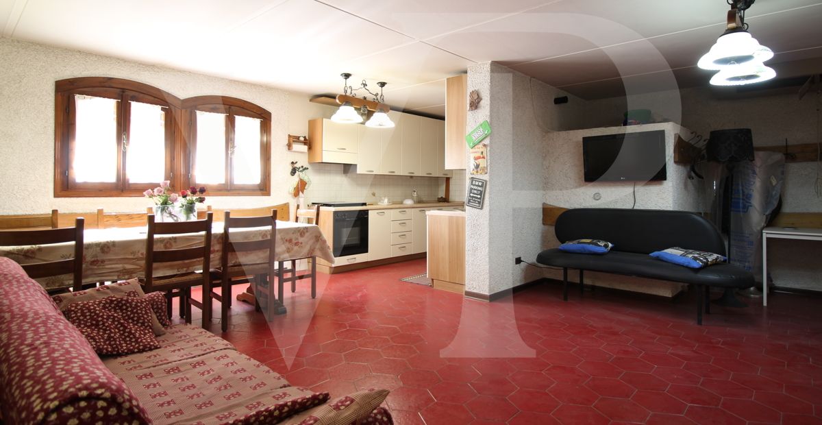 Villa bifamiliare con giardino ed accesso esclusivi