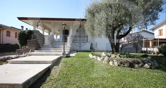 von_poll_real_estate_property_IT243551438_image_0