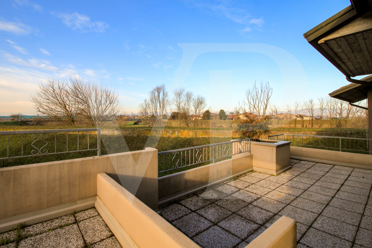 Penthouse with garden and big terrace