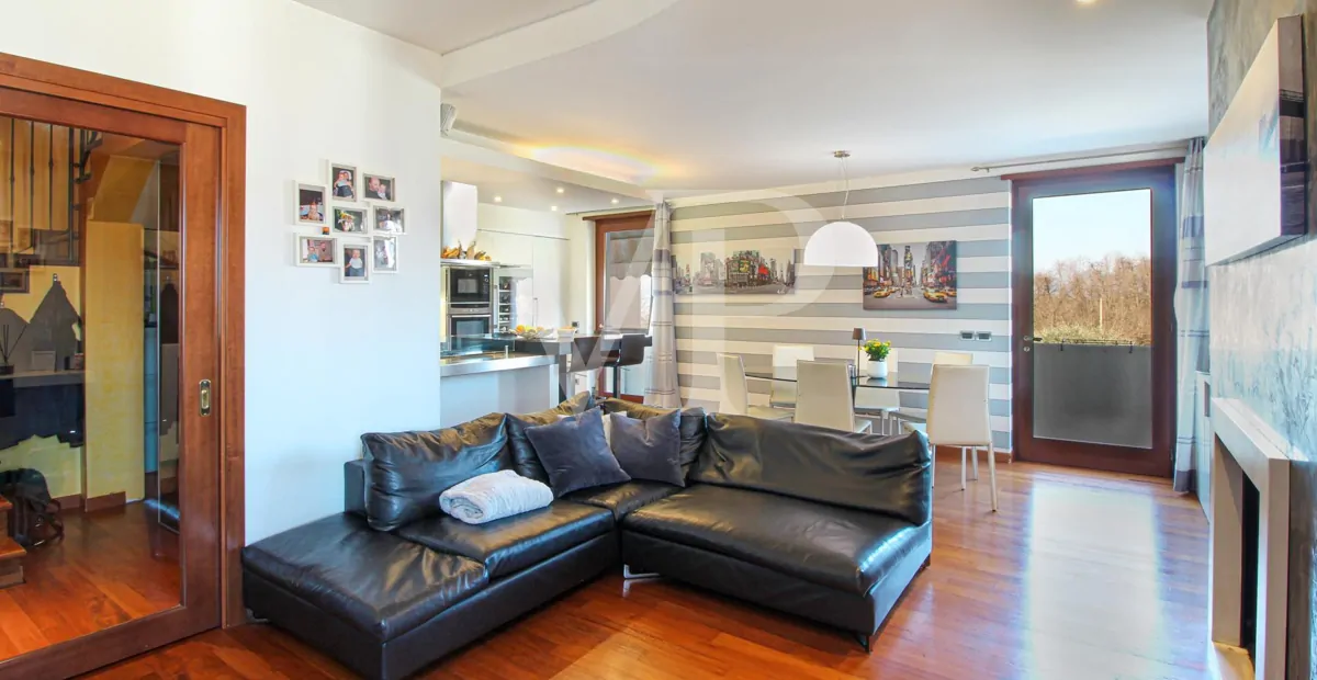 Elegant apartment with tavern