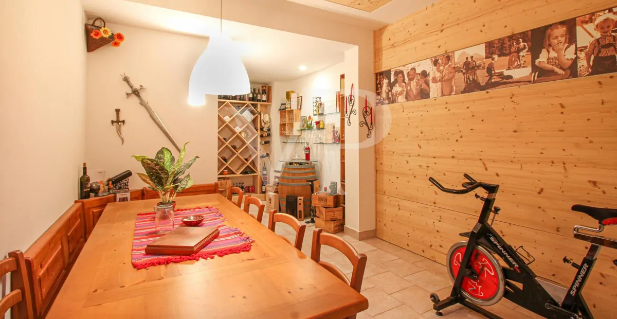 Elegant apartment with tavern