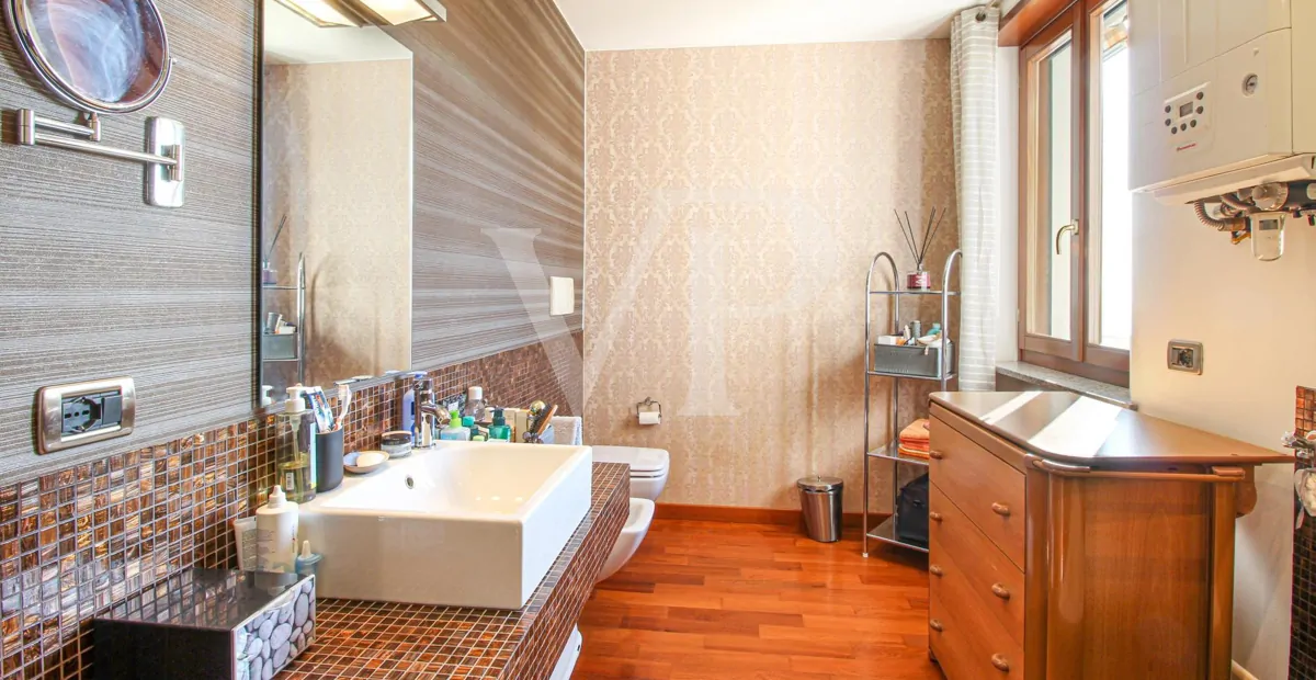 Elegant apartment with tavern