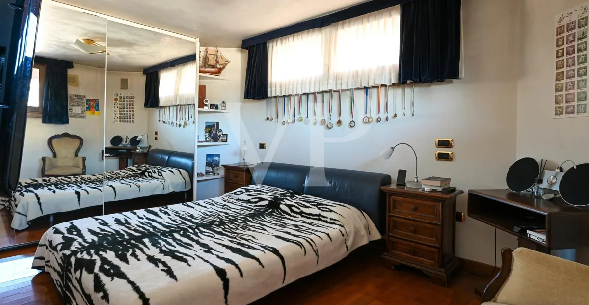 Residenza di prestigio con Piscina Coperta, SPA e Dépendance Privata