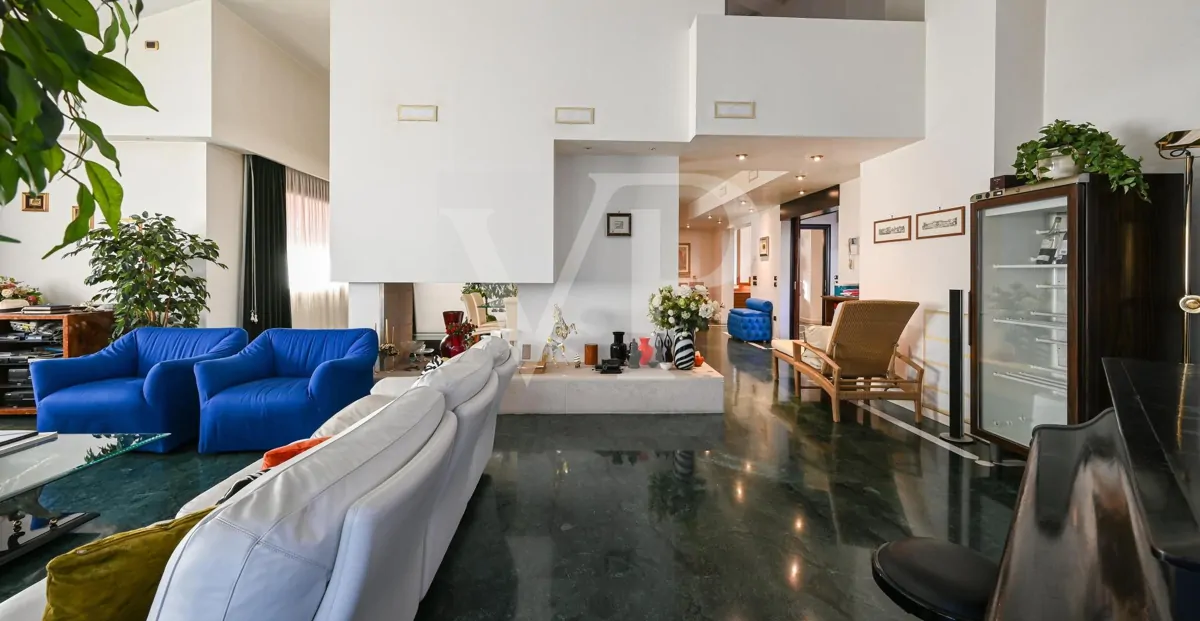 Residenza di prestigio con Piscina Coperta, SPA e Dépendance Privata