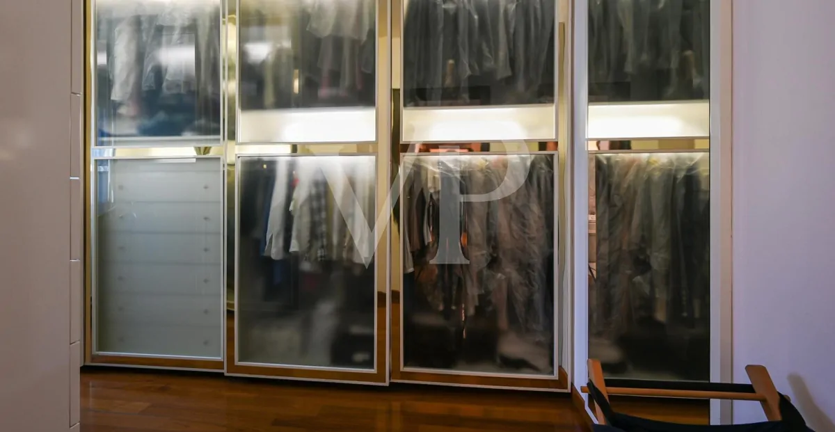 Residenza di prestigio con Piscina Coperta, SPA e Dépendance Privata