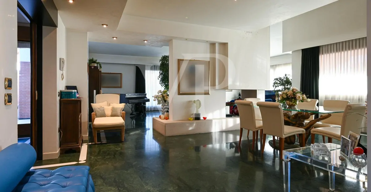 Residenza di prestigio con Piscina Coperta, SPA e Dépendance Privata