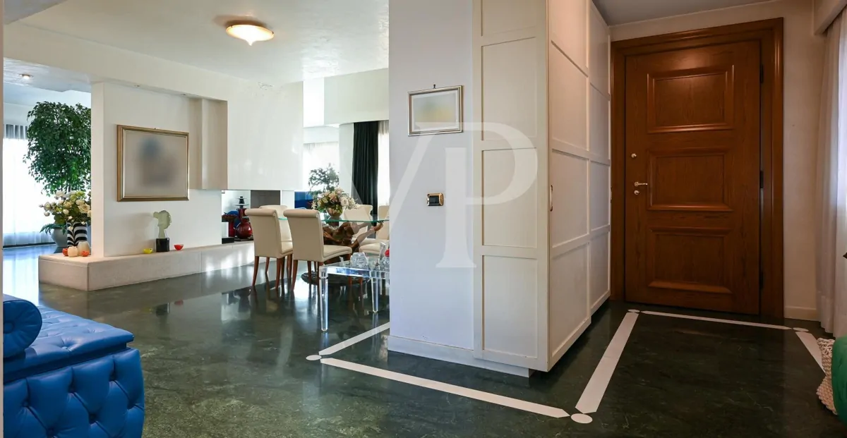 Residenza di prestigio con Piscina Coperta, SPA e Dépendance Privata