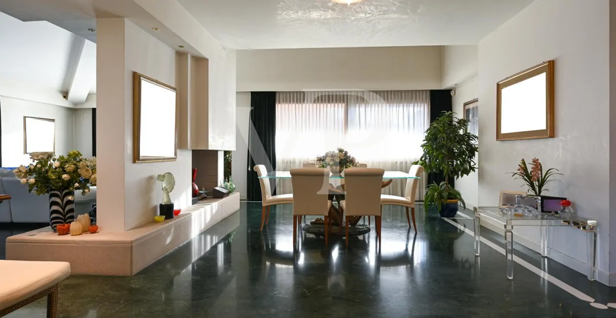 Residenza di prestigio con Piscina Coperta, SPA e Dépendance Privata