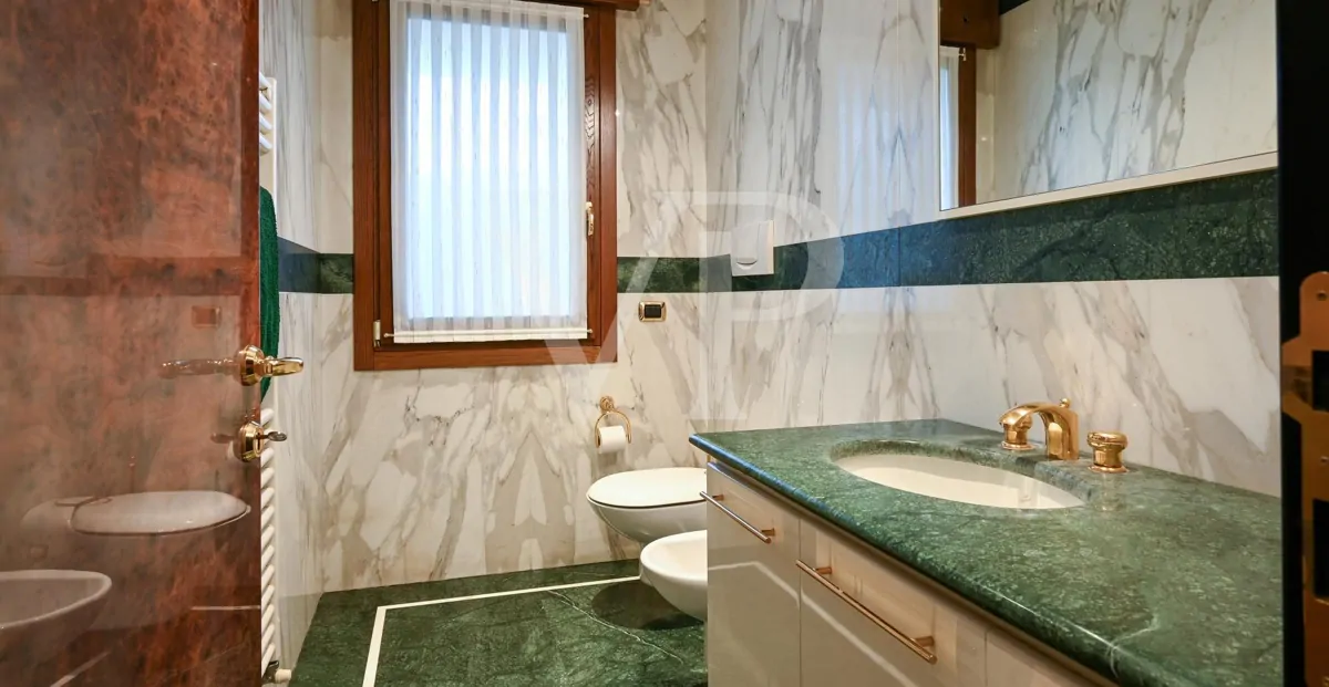 Residenza di prestigio con Piscina Coperta, SPA e Dépendance Privata