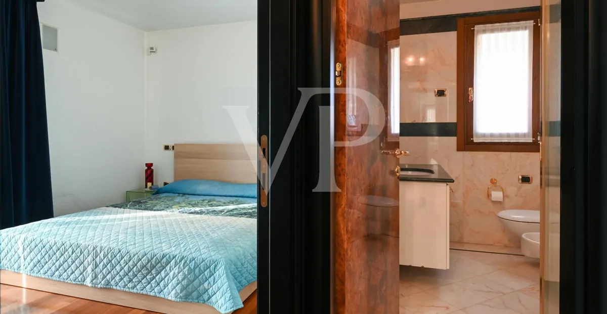 Residenza di prestigio con Piscina Coperta, SPA e Dépendance Privata