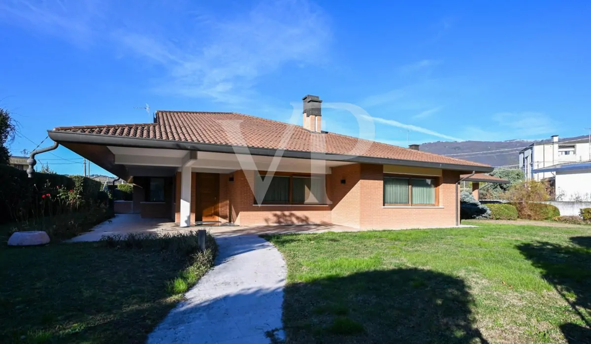 Residenza di prestigio con Piscina Coperta, SPA e Dépendance Privata