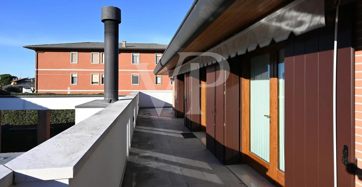 Residenza di prestigio con Piscina Coperta, SPA e Dépendance Privata