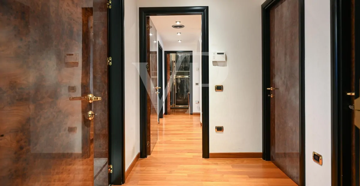 Residenza di prestigio con Piscina Coperta, SPA e Dépendance Privata