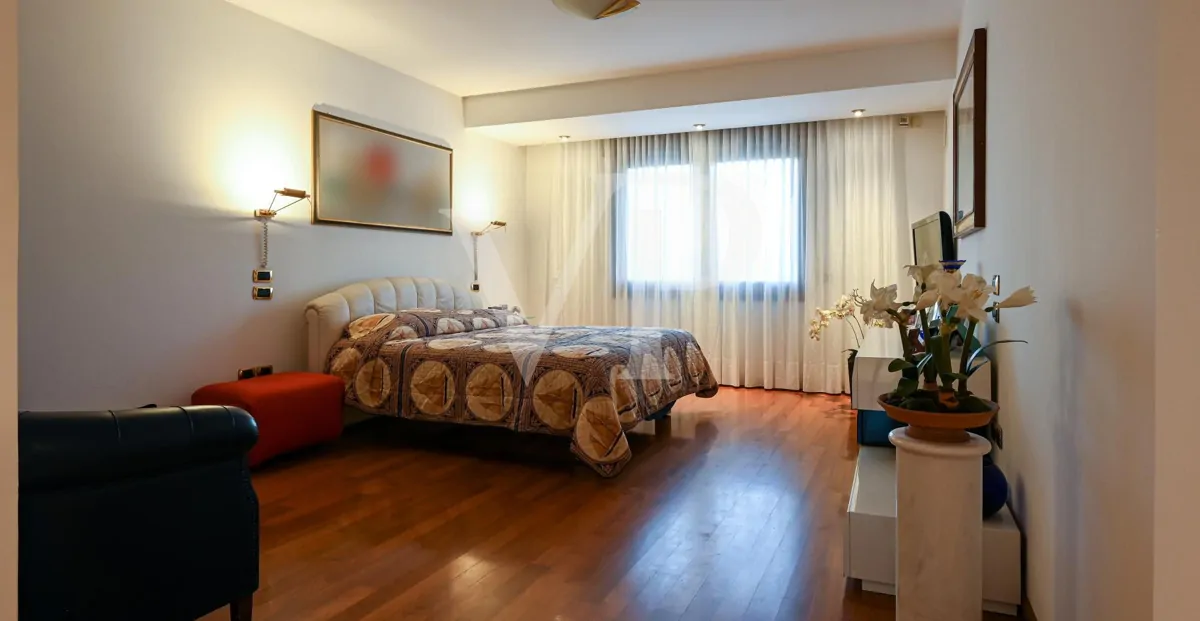 Residenza di prestigio con Piscina Coperta, SPA e Dépendance Privata