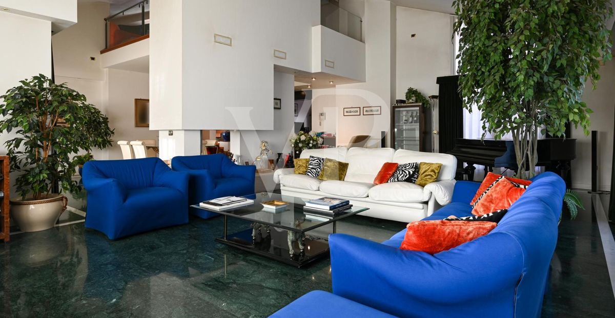 Residenza di prestigio con Piscina Coperta, SPA e Dépendance Privata
