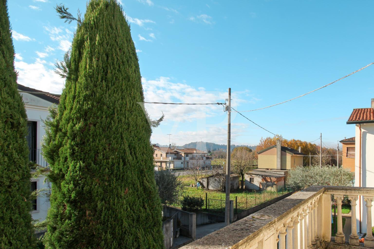 Casa singola con giardino privato e ampi spazi interni