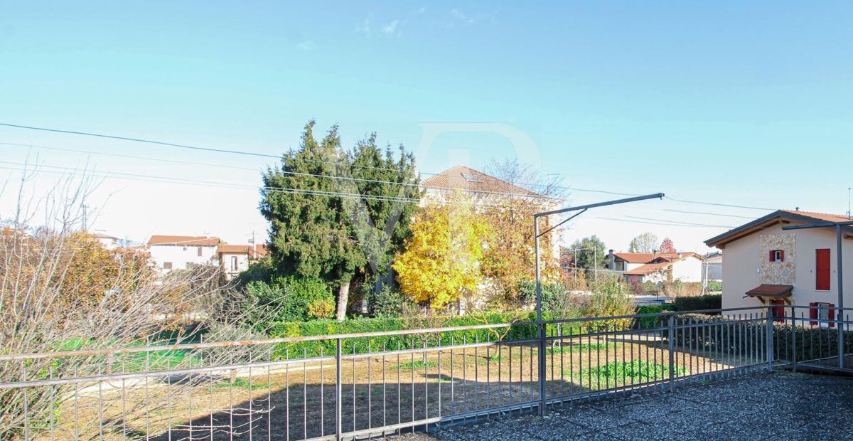 Freistehendes Haus mit privatem Garten und geräumigen Innenräumen