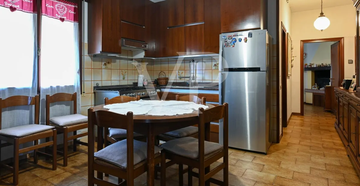 Granja con dependencia comercial y terreno