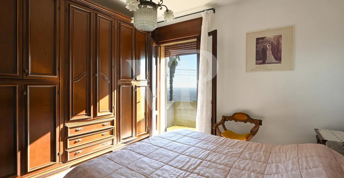 Granja con dependencia comercial y terreno