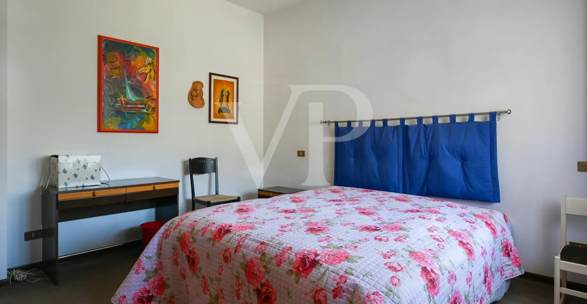 Granja con dependencia comercial y terreno