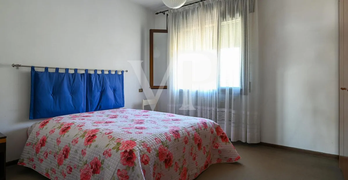 Granja con dependencia comercial y terreno