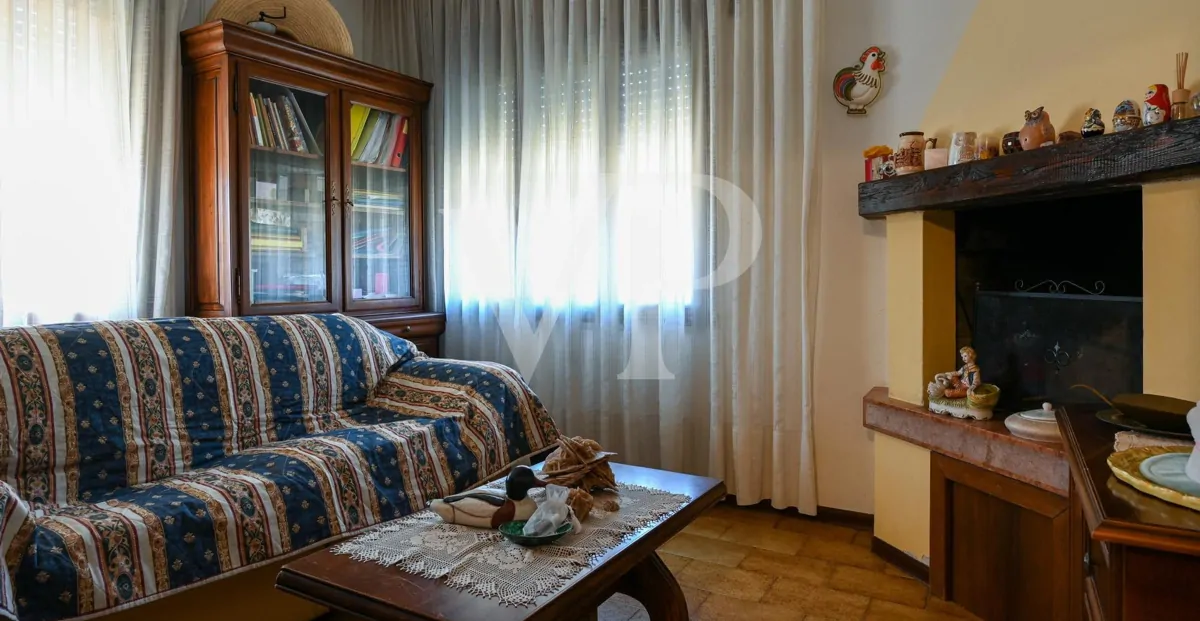 Granja con dependencia comercial y terreno