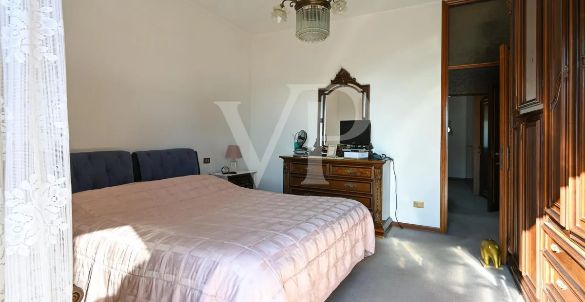 Granja con dependencia comercial y terreno