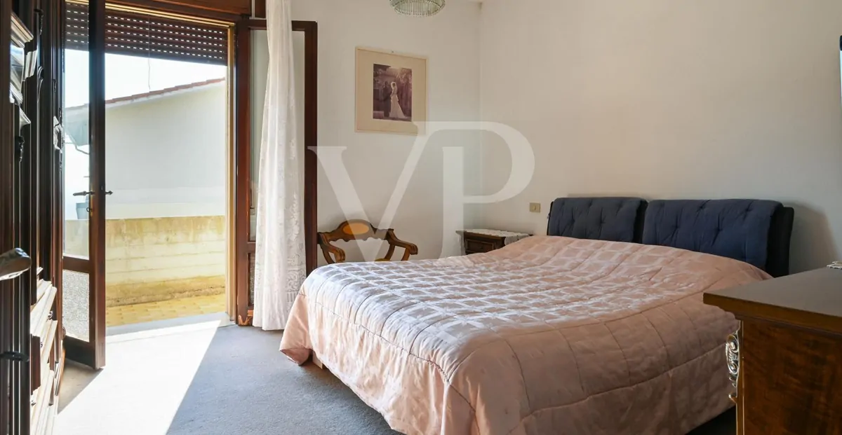 Granja con dependencia comercial y terreno