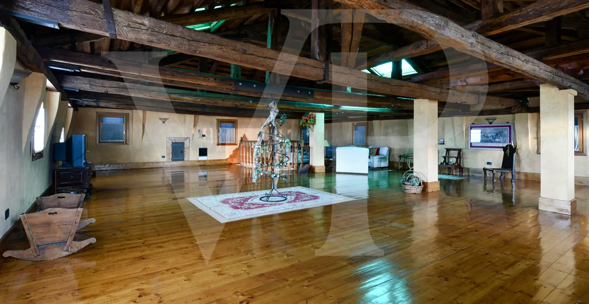 Mansarda con orditura travi portanti di sottotetto