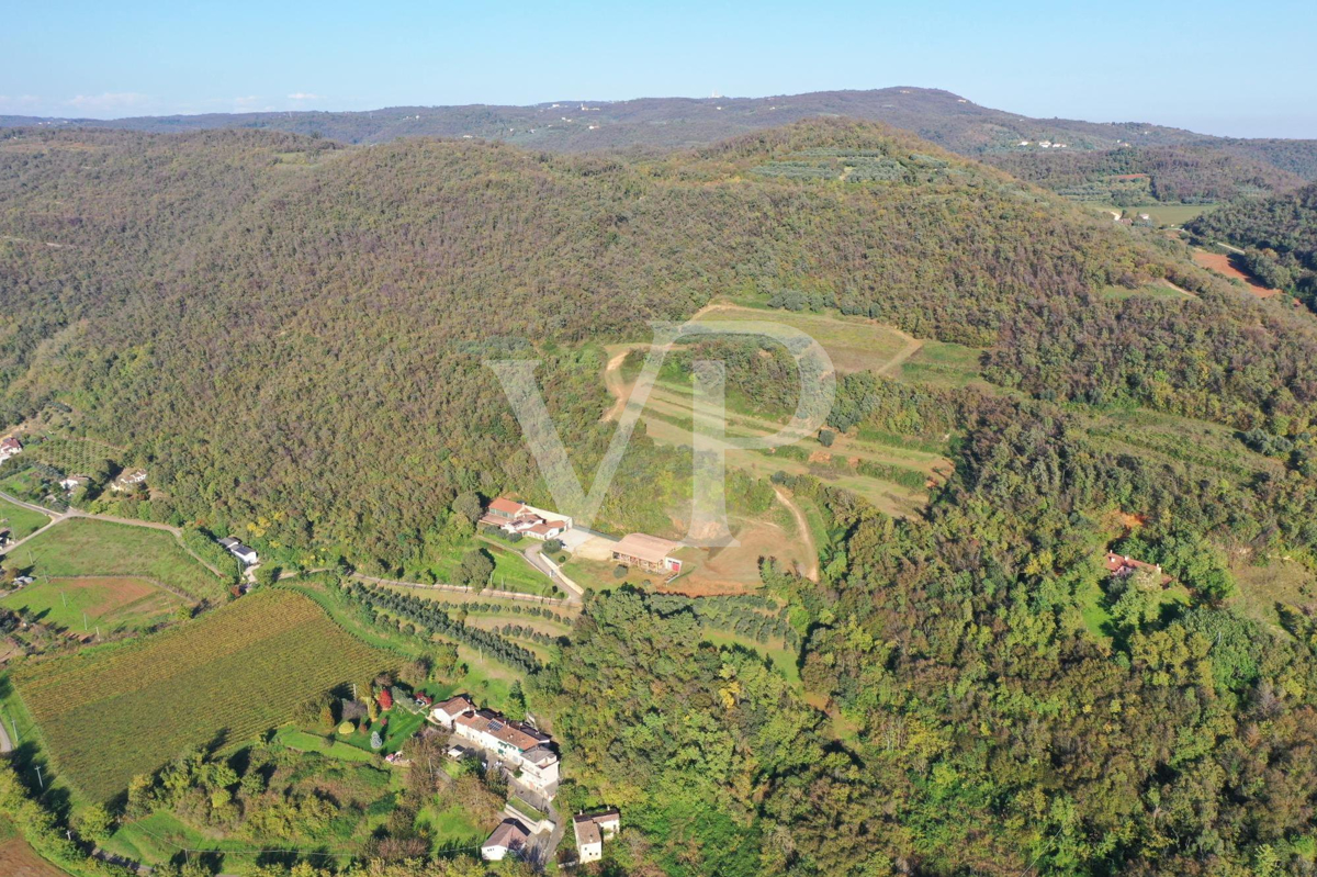 Villa panoramique exclusive avec 16 hectares de terrain à flanc de colline