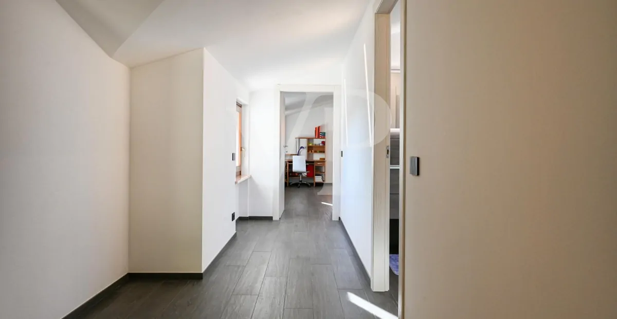 Exclusiva villa panorámica con 16 hectáreas de terreno en ladera