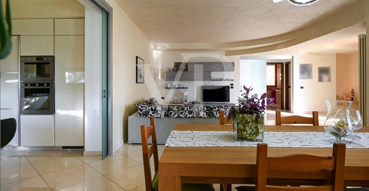 Villa panoramique exclusive avec 16 hectares de terrain à flanc de colline