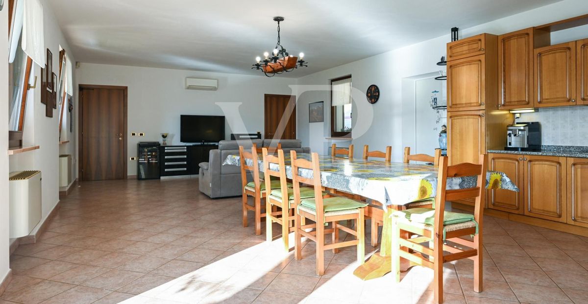 Villa panoramique exclusive avec 16 hectares de terrain à flanc de colline