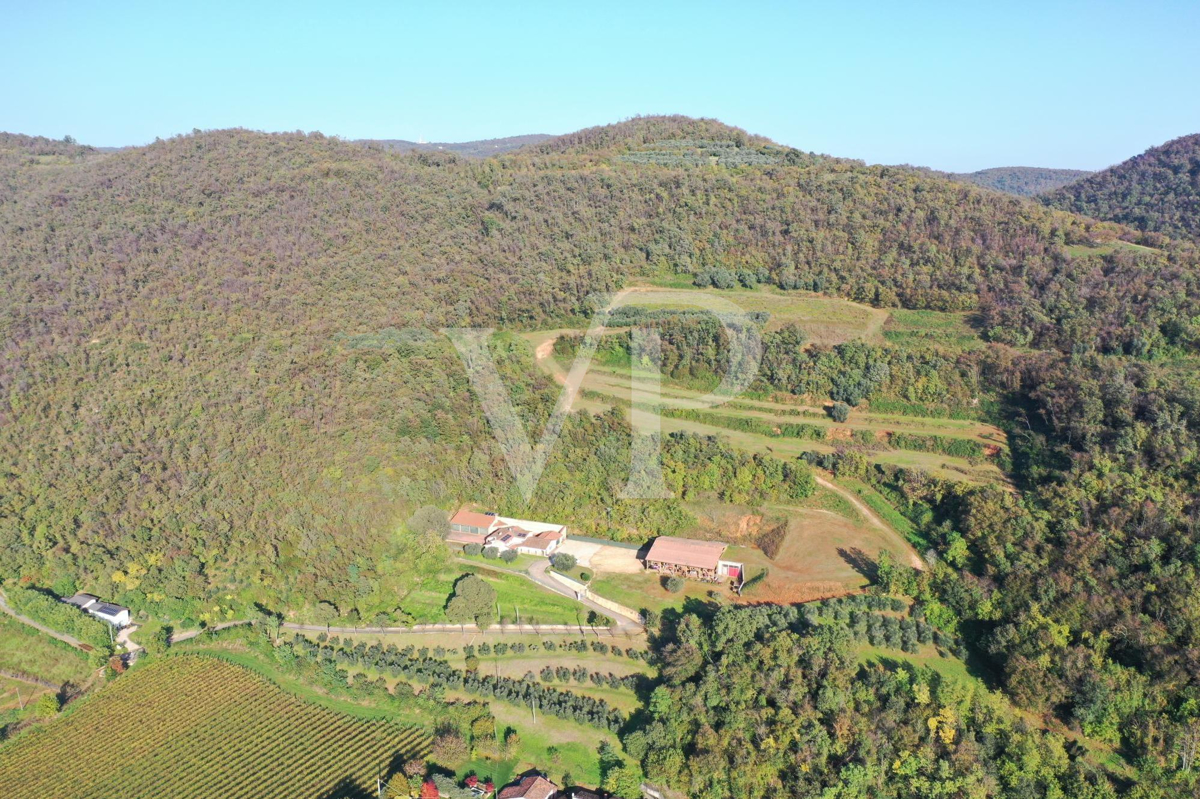 Villa panoramique exclusive avec 16 hectares de terrain à flanc de colline