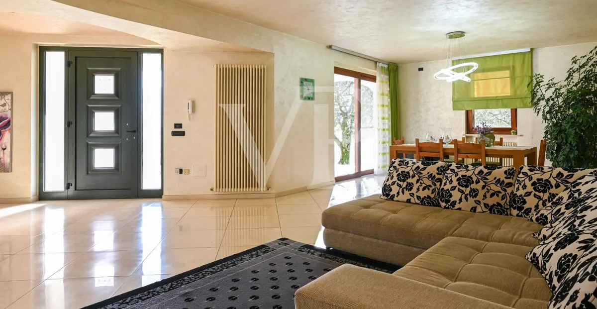 Exclusiva villa panorámica con 16 hectáreas de terreno en ladera