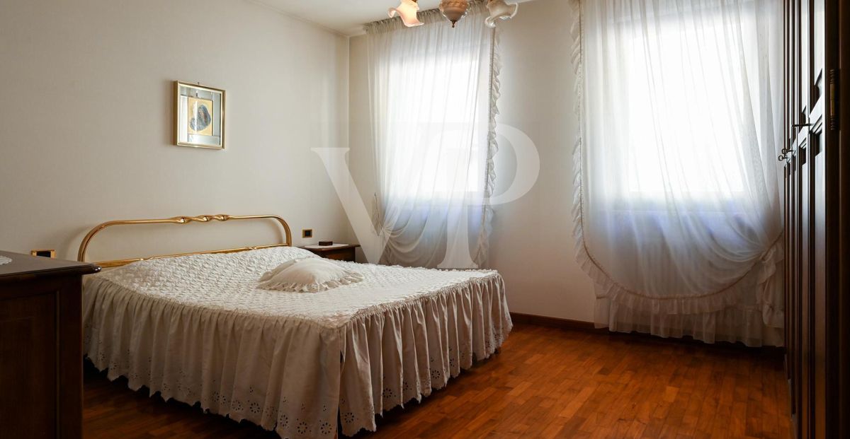 Villa panoramique exclusive avec 16 hectares de terrain à flanc de colline